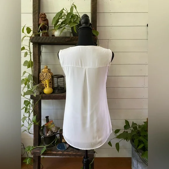 Timeson: White Sleeveless Pleated Blouse - Picture 15 of 16